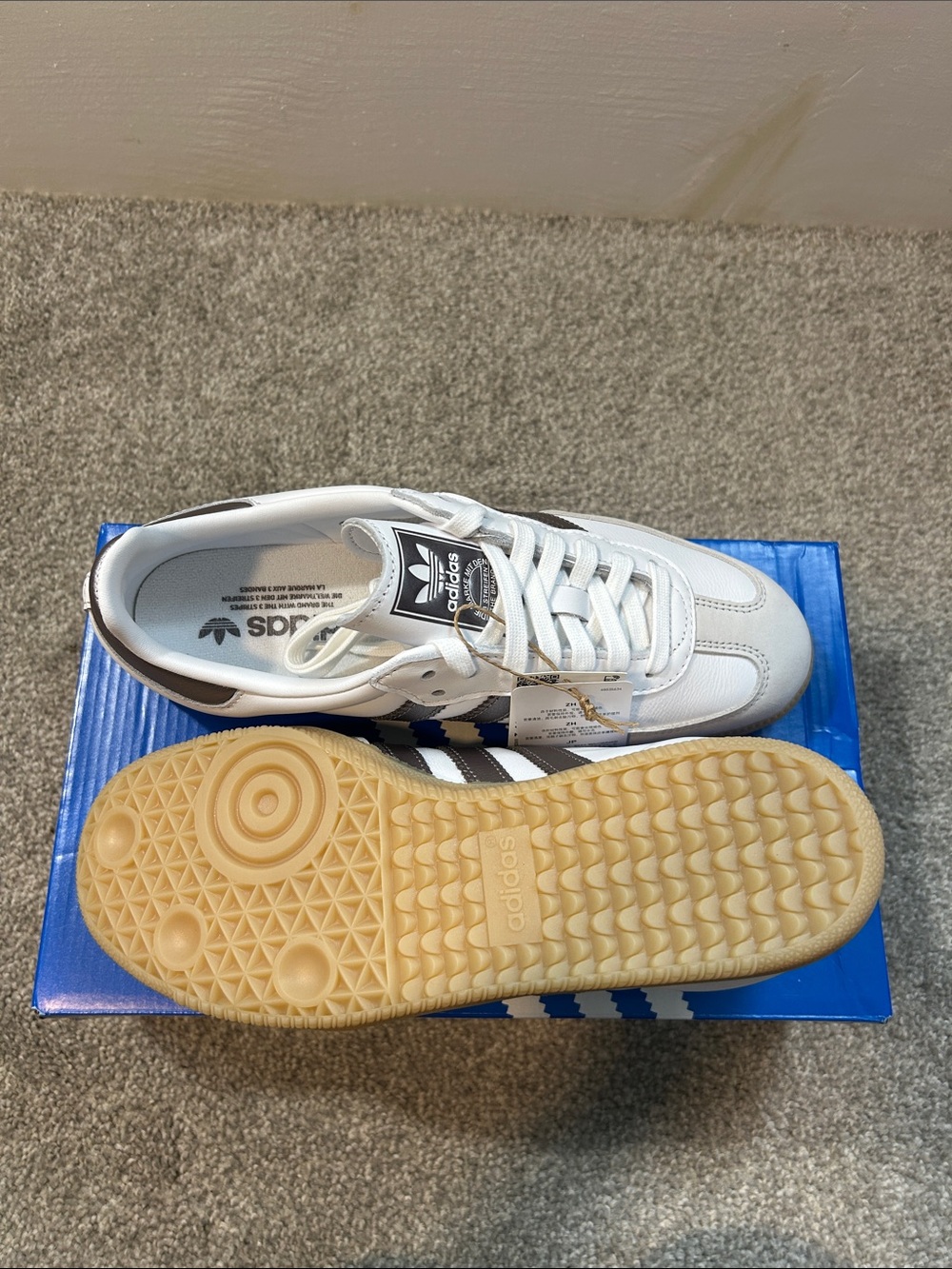 Women adidas Samba OG in White cloud with metallic silver and gum bottom soles - Picture 5 of 6